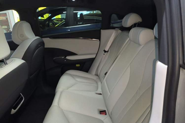 Used XPeng G7 2025 Model—702 Ultra Long Range Left Rear Seat