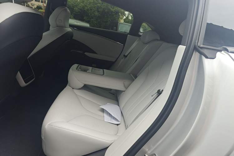 Used XPeng G7 2025 Model—702 Ultra Long Range Left Rear Seat