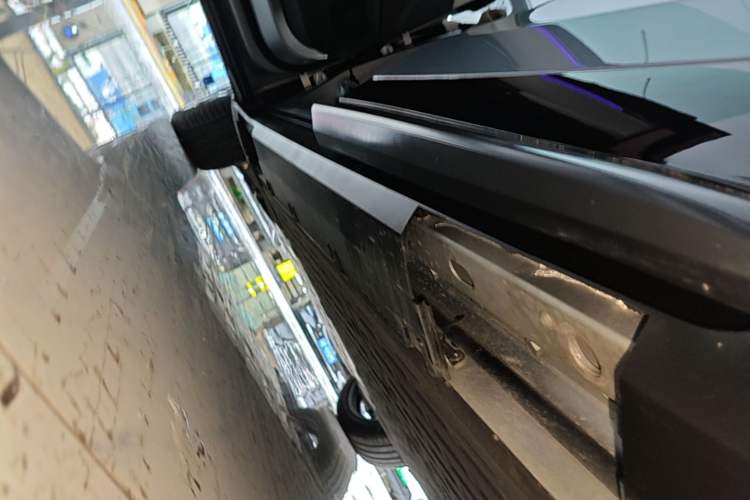 Used XPeng G7 2025 Model—702 Ultra Long Range Left Side Sill