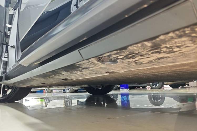 Used XPeng G7 2025 Model—702 Ultra Long Range Left Side Sill