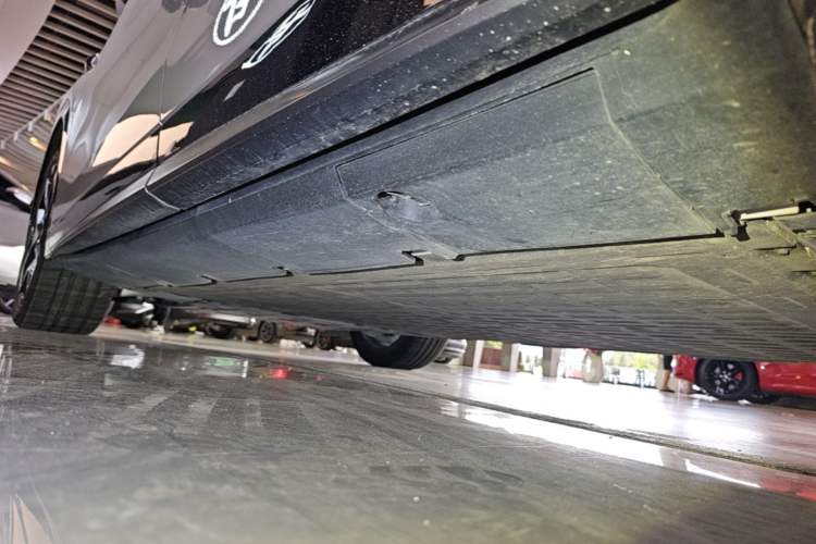 Used XPeng G7 2025 Model—702 Ultra Long Range Left Side Sill