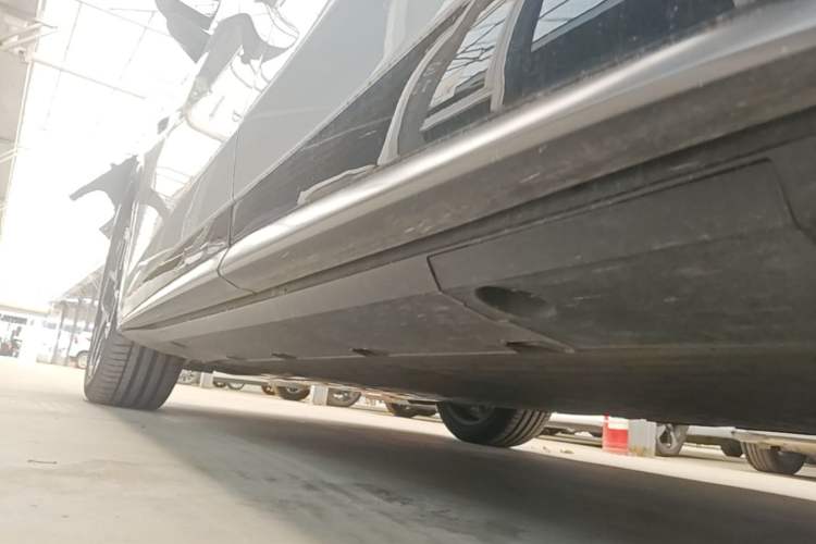 Used XPeng G7 2025 Model—702 Ultra Long Range Left Side Sill