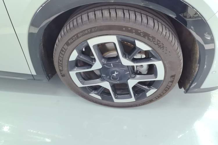 Used XPeng G7 2025 Model—702 Ultra Long Range Right Front Wheel Hub