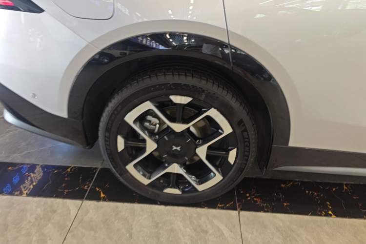 Used XPeng G7 2025 Model—702 Ultra Long Range Right Rear Wheel Hub
