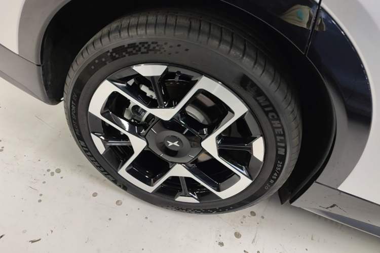 Used XPeng G7 2025 Model—702 Ultra Long Range Right Rear Wheel Hub