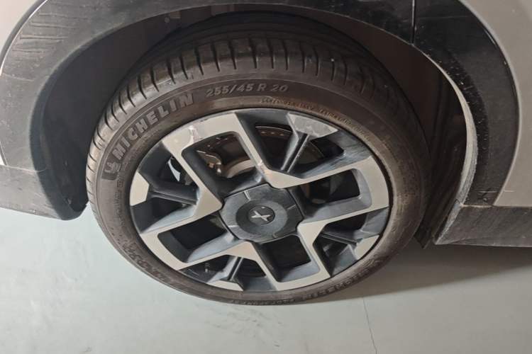Used XPeng G7 2025 Model—702 Ultra Long Range Right Rear Wheel Hub