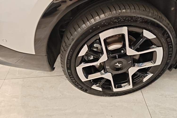Used XPeng G7 2025 Model—702 Ultra Long Range Right Rear Wheel Hub