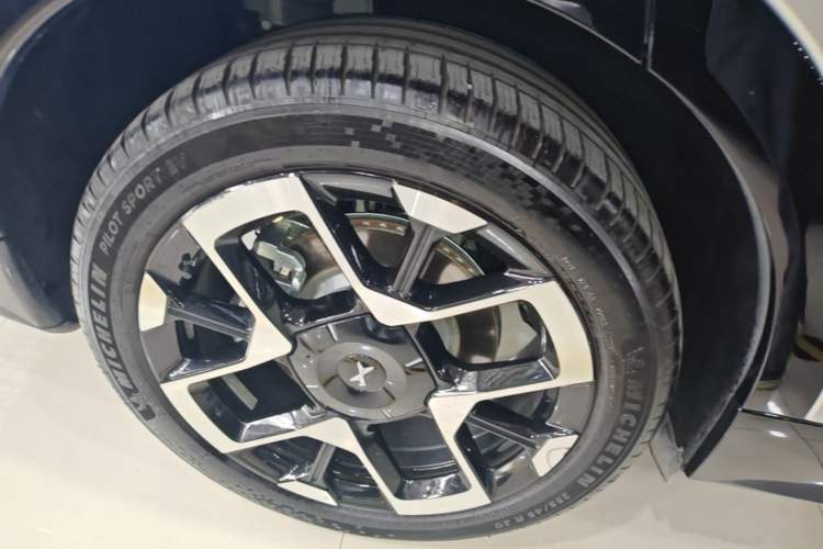 Used XPeng G7 2025 Model—702 Ultra Long Range Right Rear Wheel Hub