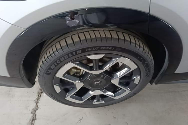 Used XPeng G7 2025 Model—702 Ultra Long Range Right Rear Wheel Hub