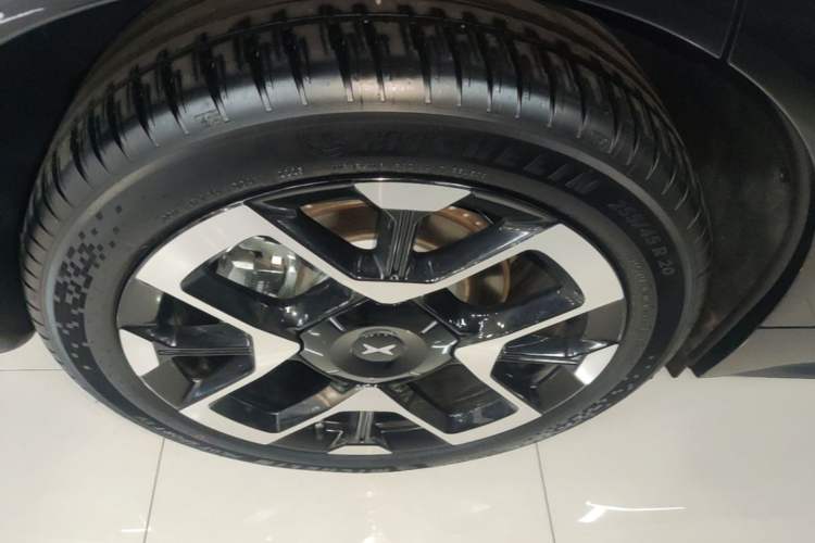 Used XPeng G7 2025 Model—702 Ultra Long Range Right Rear Wheel Hub