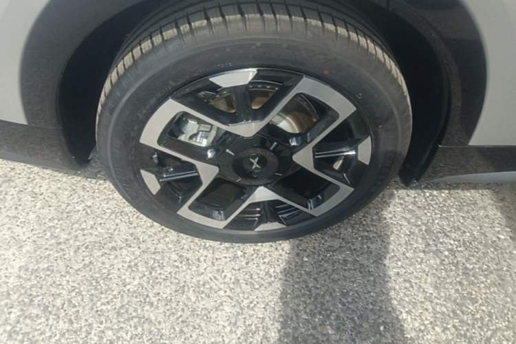 Used XPeng G7 2025 Model—702 Ultra Long Range Right Rear Wheel Hub