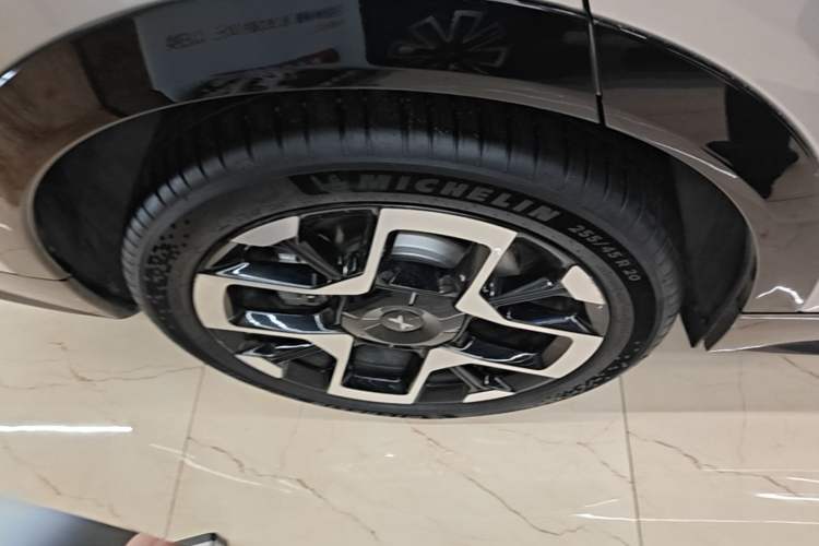Used XPeng G7 2025 Model—702 Ultra Long Range Right Rear Wheel Hub