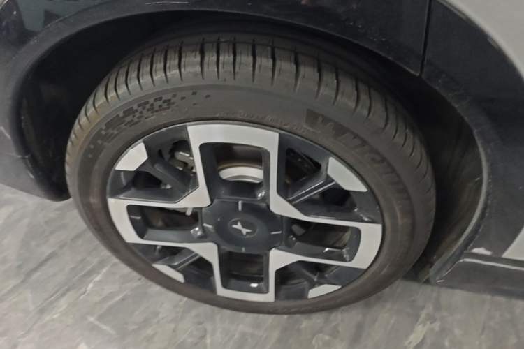 Used XPeng G7 2025 Model—702 Ultra Long Range Right Rear Wheel Hub