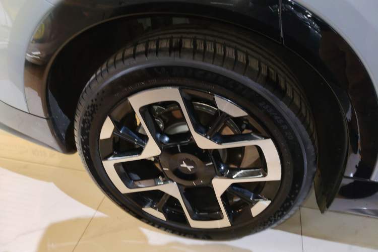Used XPeng G7 2025 Model—702 Ultra Long Range Right Rear Wheel Hub