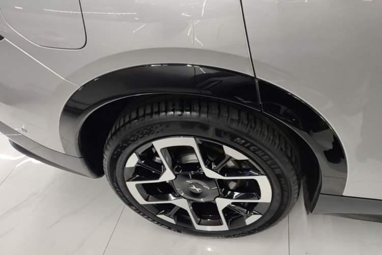 Used XPeng G7 2025 Model—702 Ultra Long Range Right Rear Wheel Hub