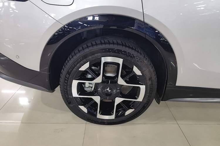 Used XPeng G7 2025 Model—702 Ultra Long Range Right Rear Wheel Hub
