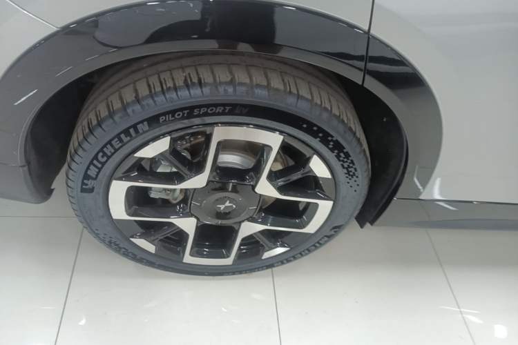 Used XPeng G7 2025 Model—702 Ultra Long Range Right Rear Wheel Hub