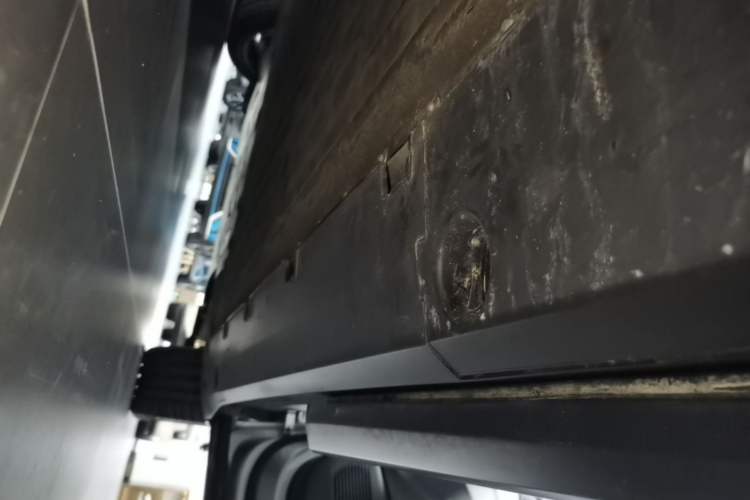 Used XPeng G7 2025 Model—702 Ultra Long Range Right Side Sill