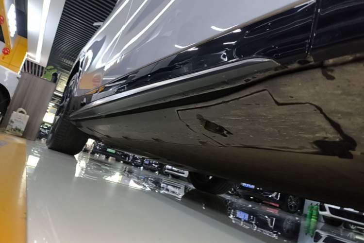 Used XPeng G7 2025 Model—702 Ultra Long Range Right Side Sill