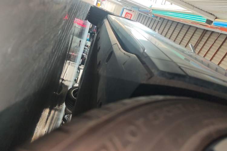 Used XPeng G7 2025 Model—702 Ultra Long Range Right Side Sill