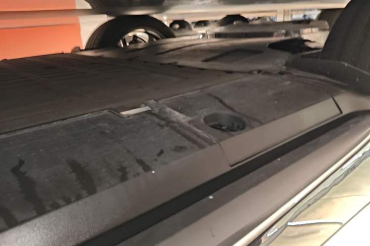 Used XPeng G7 2025 Model—702 Ultra Long Range Right Side Sill