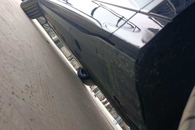Used XPeng G7 2025 Model—702 Ultra Long Range Right Side Sill