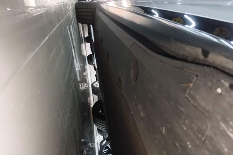 Used XPeng G7 2025 Model—702 Ultra Long Range Right Side Sill
