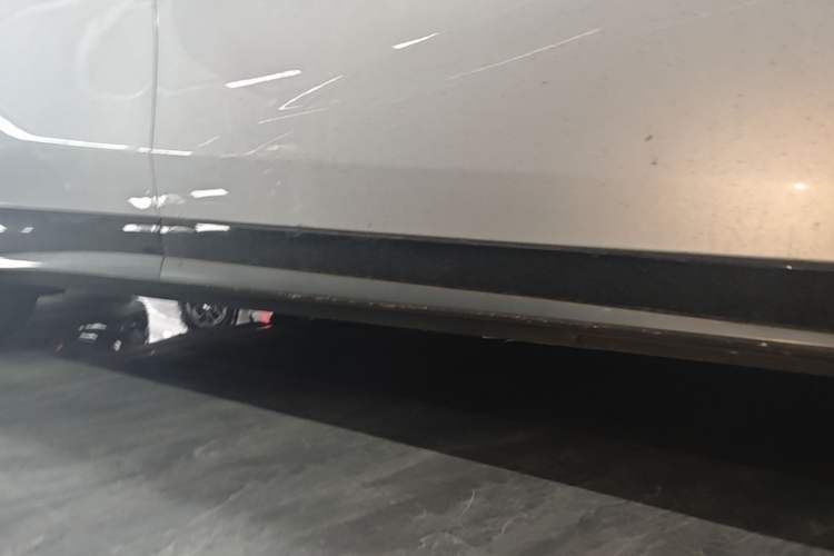 Used XPeng G7 2025 Model—702 Ultra Long Range Right Side Sill