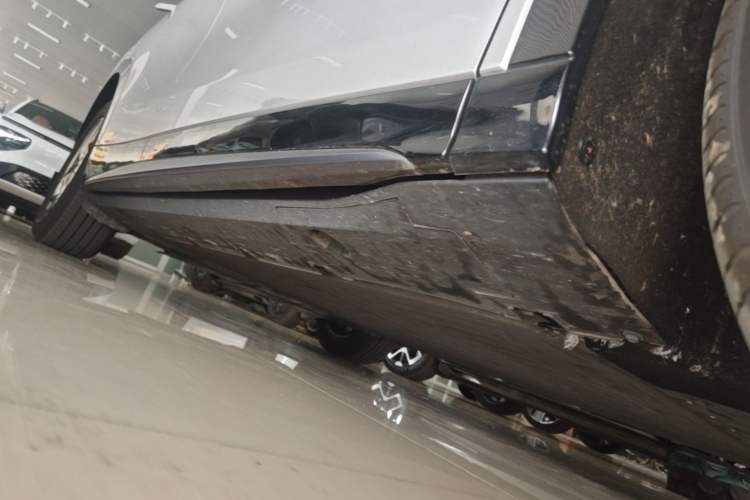 Used XPeng G7 2025 Model—702 Ultra Long Range Right Side Sill