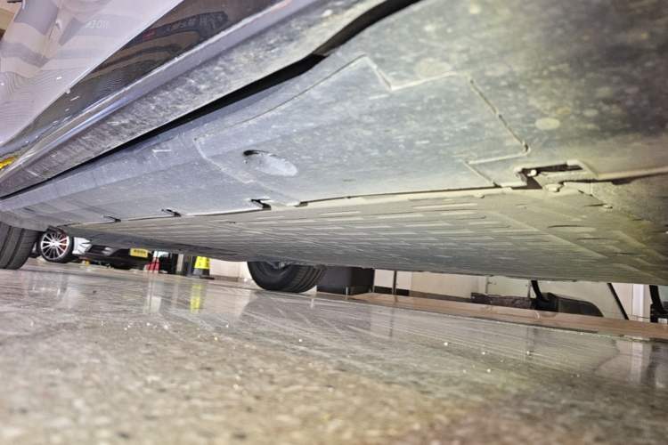 Used XPeng G7 2025 Model—702 Ultra Long Range Right Side Sill