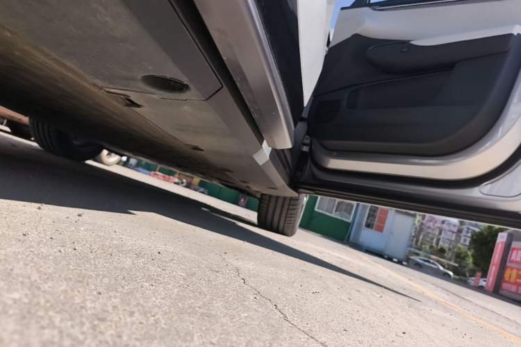 Used XPeng G7 2025 Model—702 Ultra Long Range Right Side Sill