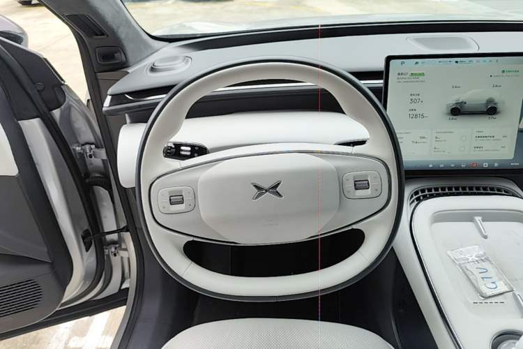 Used XPeng G7 2025 Model—702 Ultra Long Range Steering Wheel