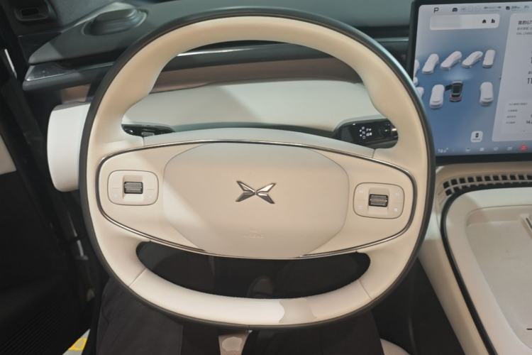 Used XPeng G7 2025 Model—702 Ultra Long Range Steering Wheel