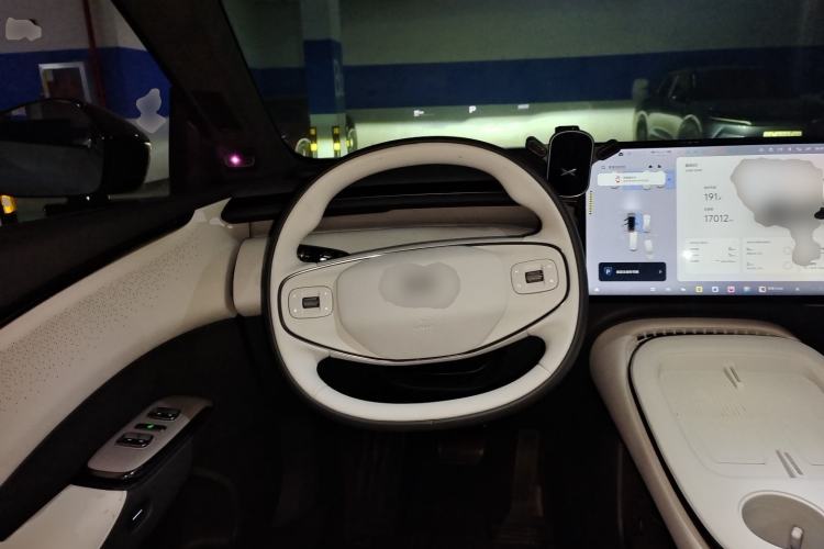 Used XPeng G7 2025 Model—602 Long Range Max Steering Wheel