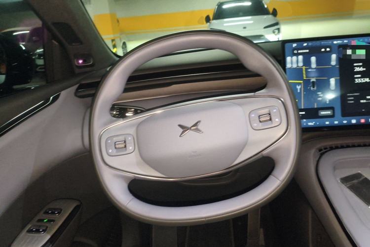 Used XPeng G7 2025 Model—702 Ultra Long Range Steering Wheel
