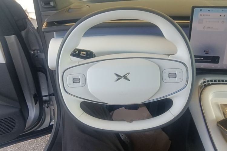 Used XPeng G7 2025 Model—702 Ultra Long Range Steering Wheel