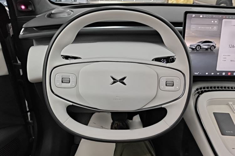 Used XPeng G7 2025 Model—702 Ultra Long Range Steering Wheel