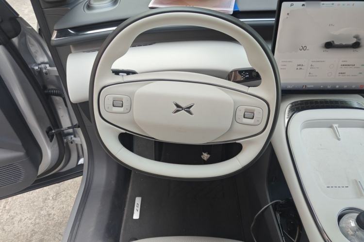 Used XPeng G7 2025 Model—702 Ultra Long Range Steering Wheel