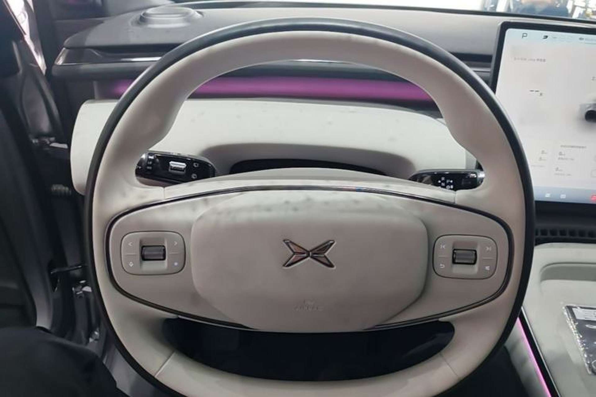Used XPeng G7 2025 Model—702 Ultra Long Range Steering Wheel