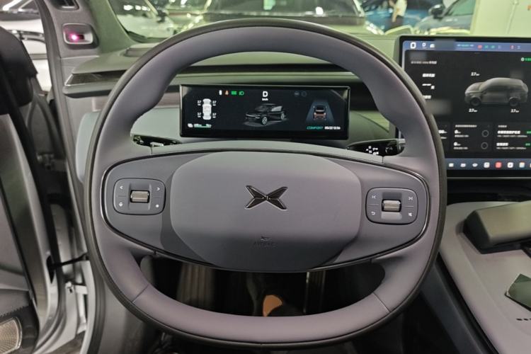 Used XPeng G7 2025 Model—702 Ultra Long Range Steering Wheel