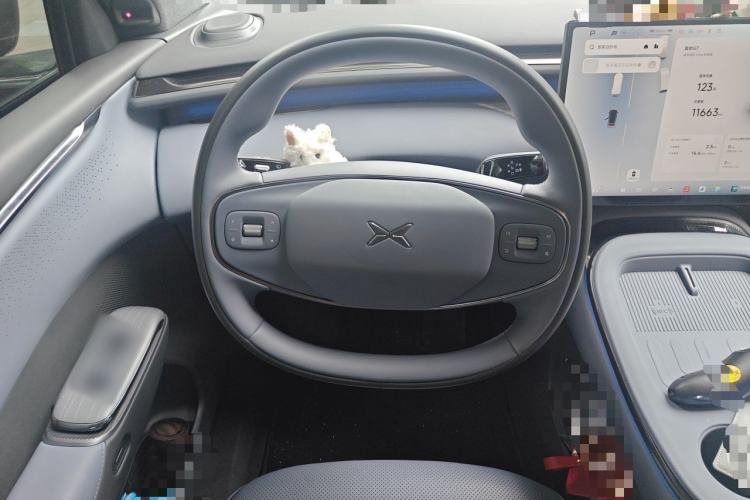Used XPeng G7 2025 Model—702 Ultra Long Range Steering Wheel