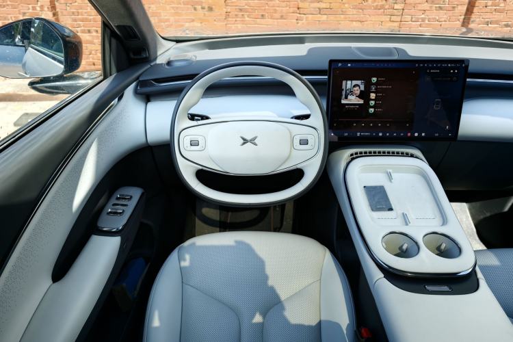 Used XPeng G7 2025 Model—702 Ultra Long Range Steering Wheel