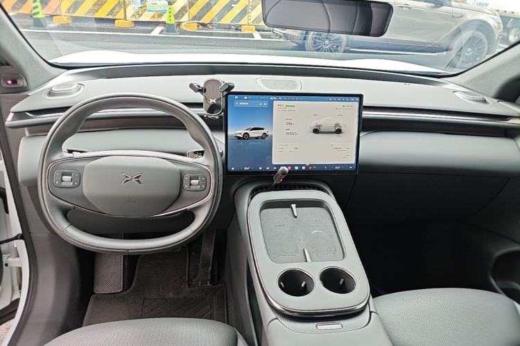Used XPeng G7 2025 Model—602 Long Range Max Center Console