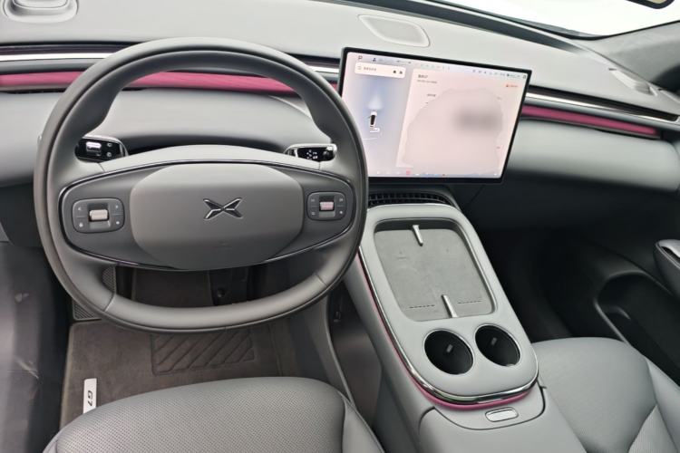Used XPeng G7 2025 Model—702 Ultra Long Range Center Console