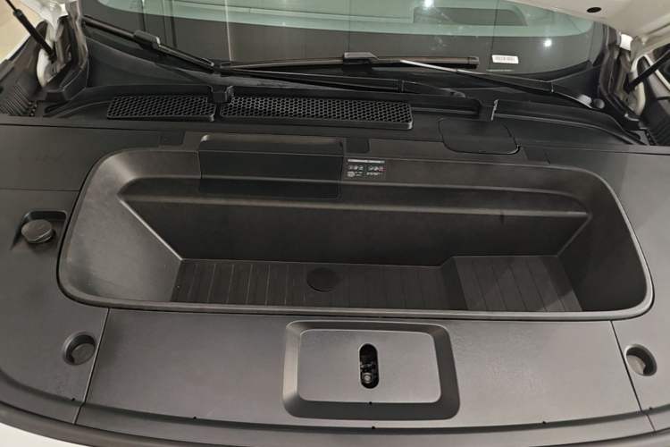 Used XPeng G7 2025 Model—702 Ultra Long Range Engine Bay