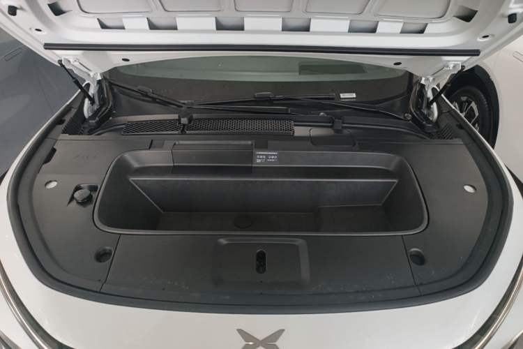 Used XPeng G7 2025 Model—702 Ultra Long Range Engine Bay