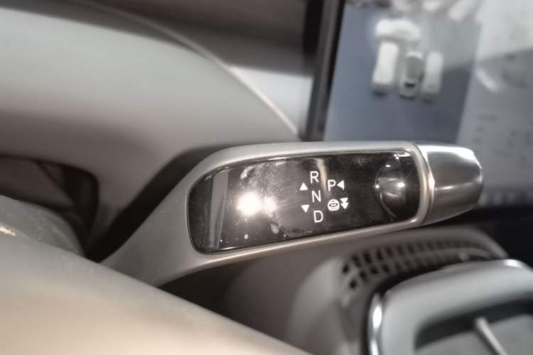 Used XPeng G7 2025 Model—702 Ultra Long Range Gear Lever