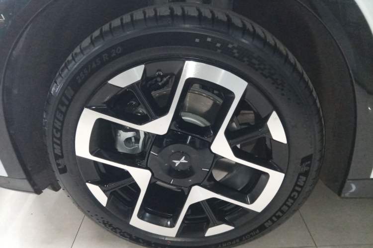 Used XPeng G7 2025 Model—702 Ultra Long Range Left Front Wheel Hub