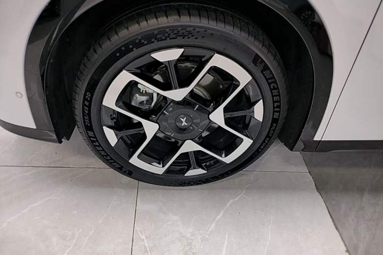 Used XPeng G7 2025 Model—702 Ultra Long Range Left Front Wheel Hub
