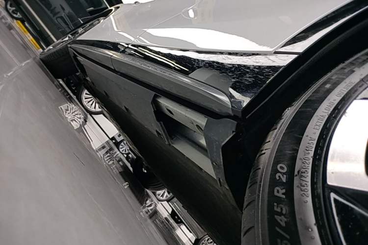 Used XPeng G7 2025 Model—702 Ultra Long Range Left Side Sill